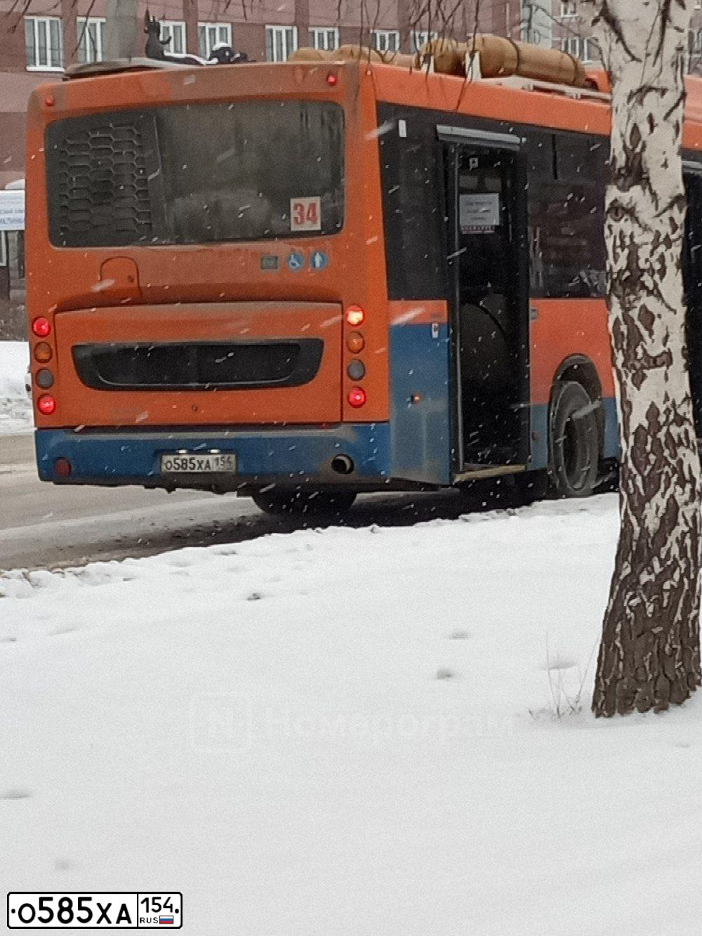 Фото автомобиля NEFAZ 5299 /KAMAZ 5297 4X2/, 2015 — госномер О585ХА154. Цвет: Оранжевый