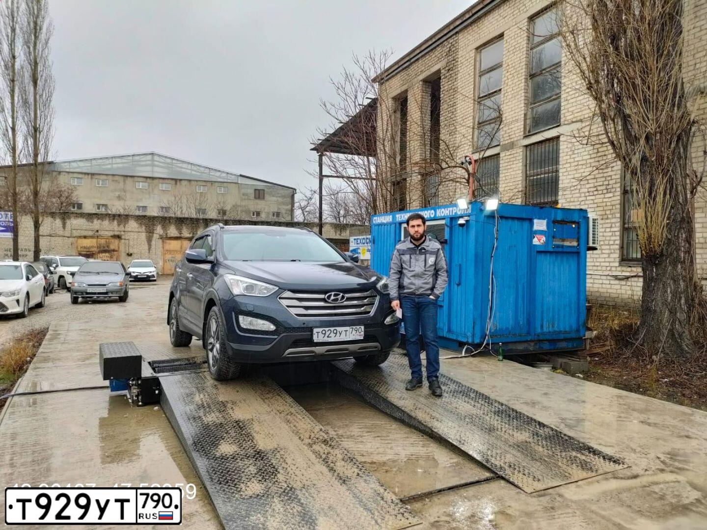 Фото автомобиля HYUNDAI SANTA FE, 2013 — госномер У782НТ05. Цвет: Темно-синий