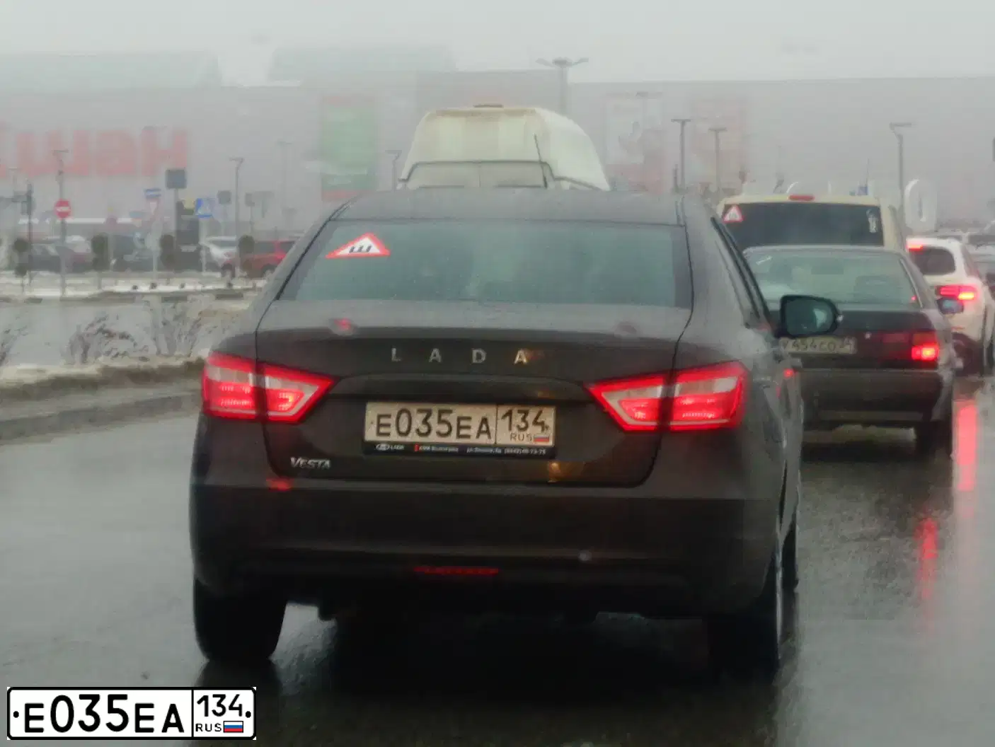 Фото автомобиля LADA VESTA, 2018 — госномер Е035ЕА134. Цвет: Коричневый