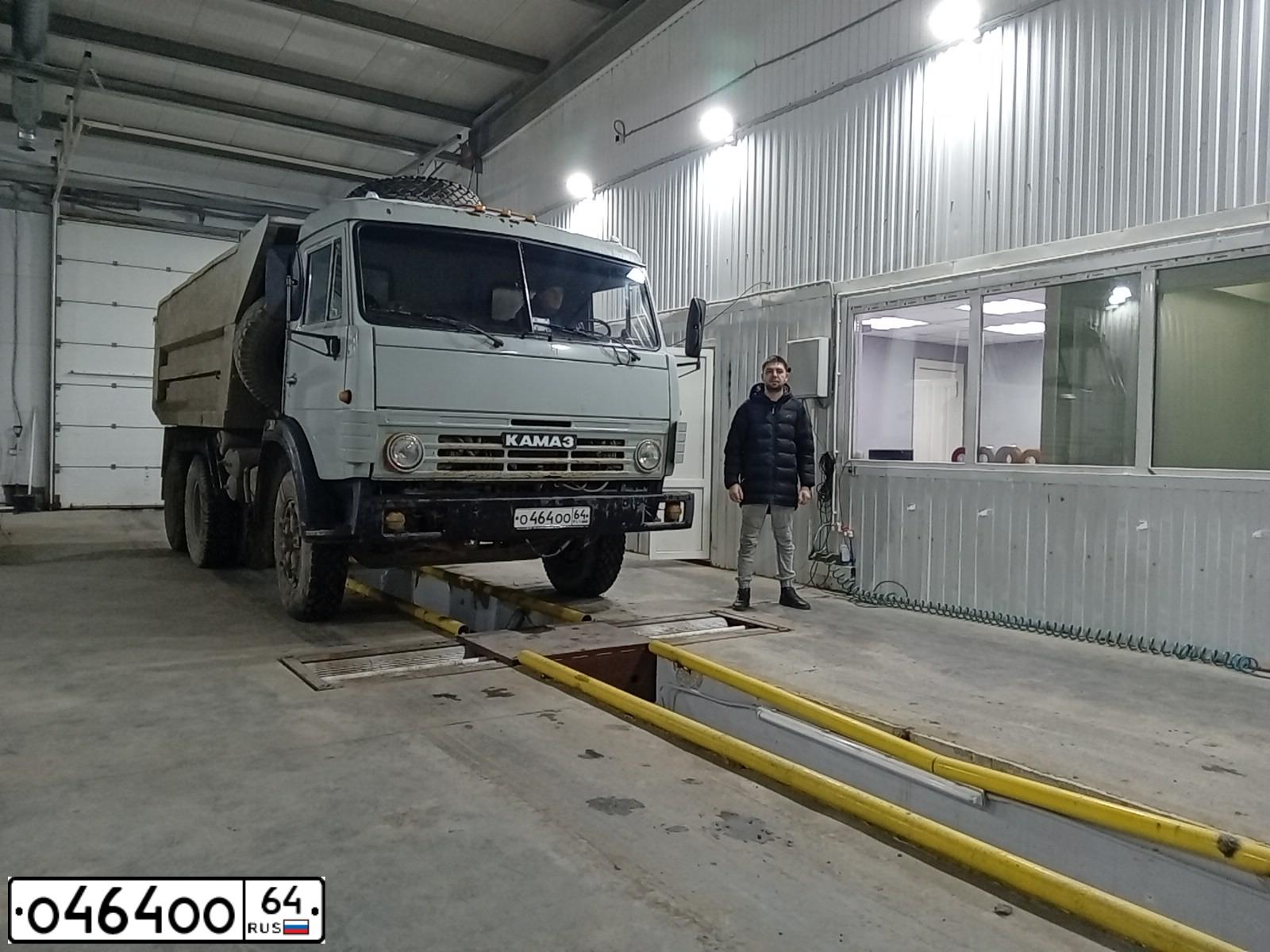 Фото автомобиля KAMAZ 55111 /6X4/, 1999 — госномер О464ОО64. Цвет: СВЕТЛО СЕРЫЙ