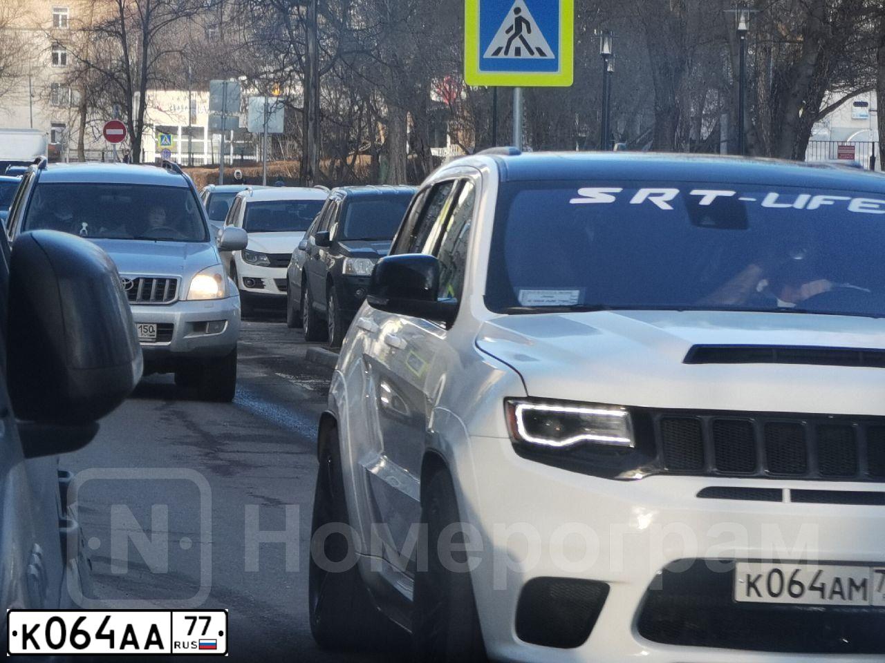 Фото автомобиля MAN TGS 33.XXX /6X6/, 2012 — госномер К064АА77. Цвет: Красный
