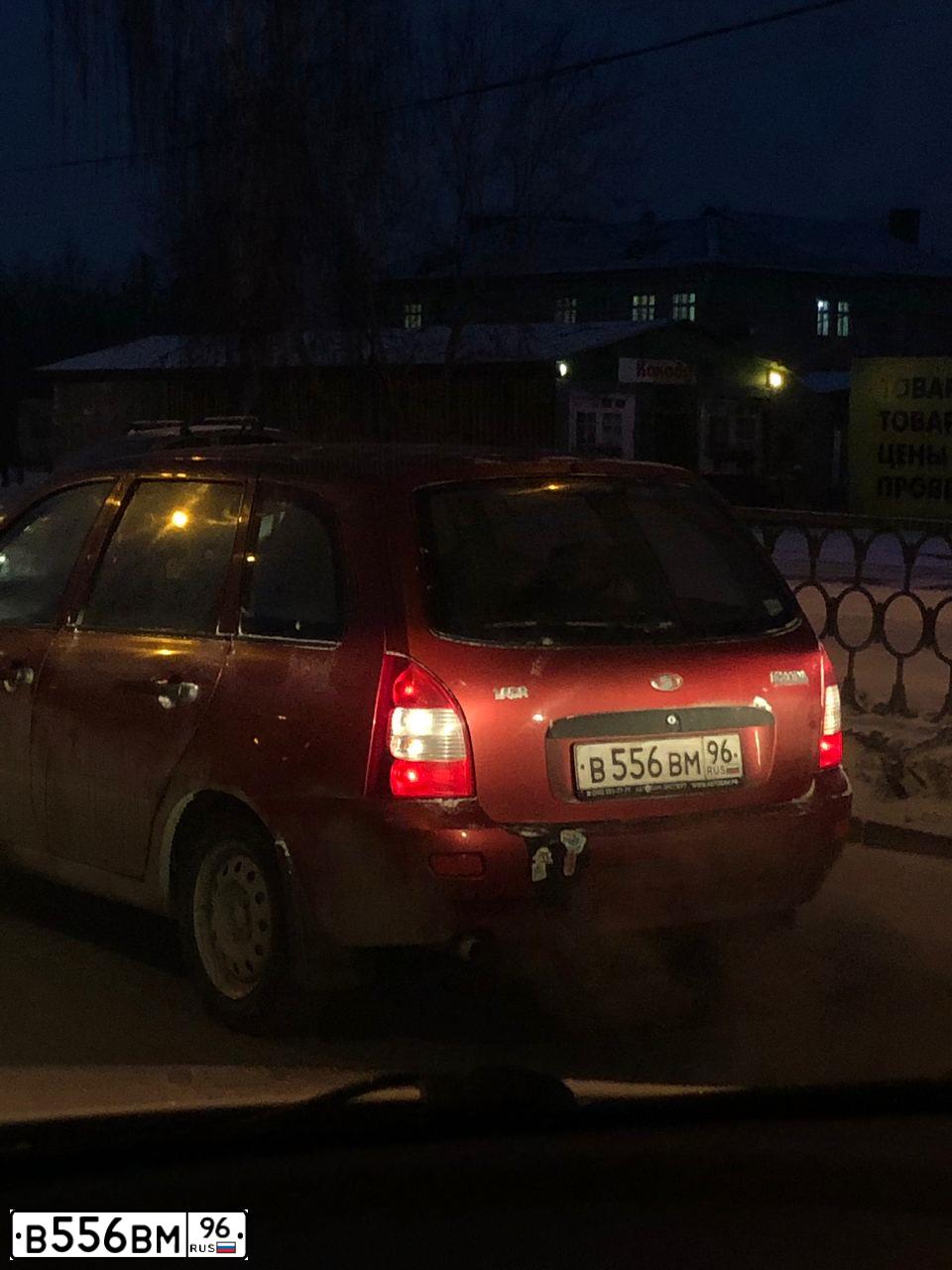Фото автомобиля LADA 1117 KALINA, 2012 — госномер В556ВМ96. Цвет: КРАСНЫЙ