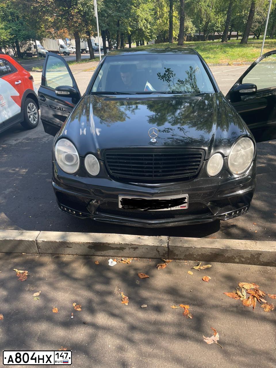 Фото автомобиля MERCEDES E-KLASSE, 2003 — госномер Е781ВХ57. Цвет: ЧЕРНЫЙ