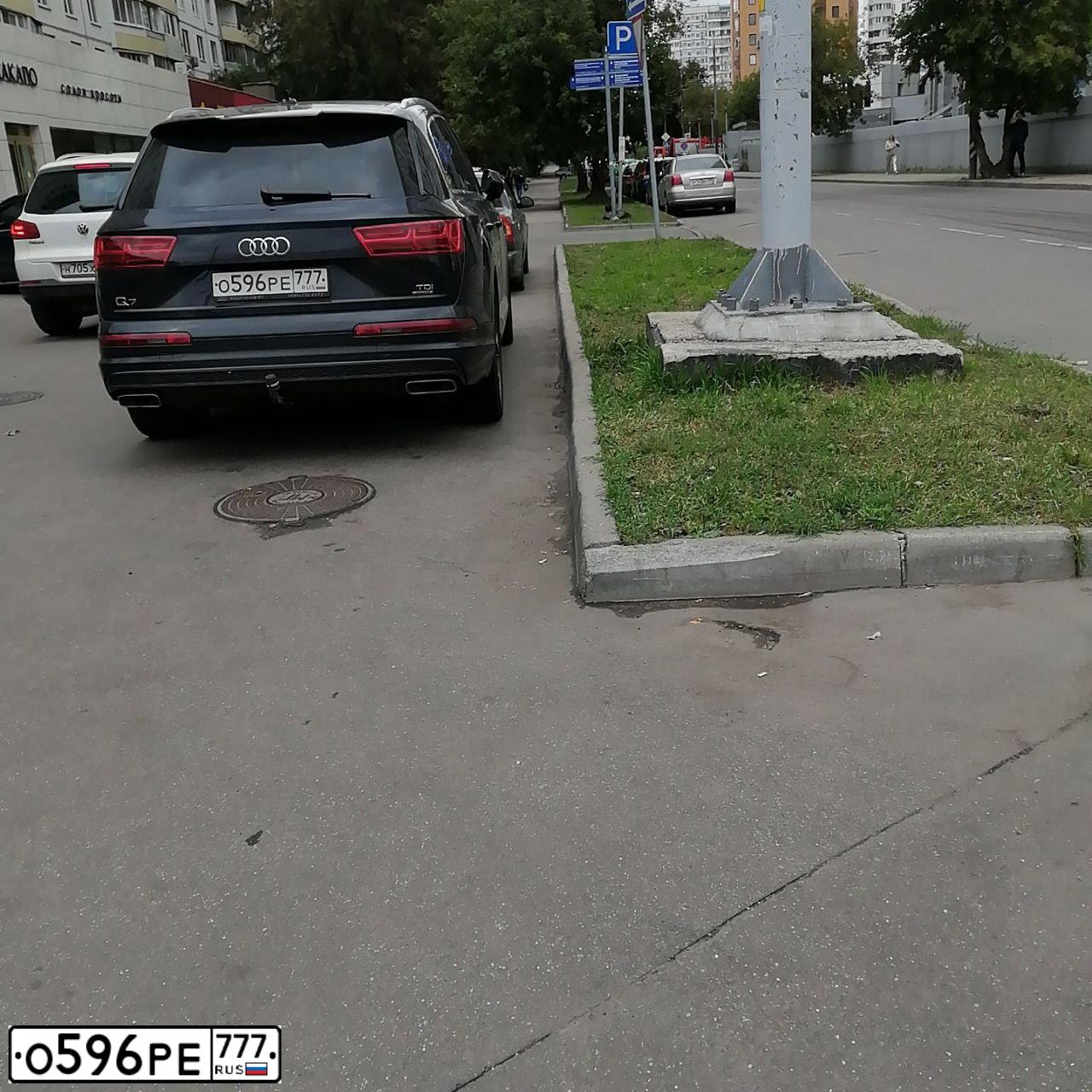 Фото автомобиля AUDI Q7, 2015 — госномер О596РЕ777. Цвет: ЧЕРНО-СИНИЙ