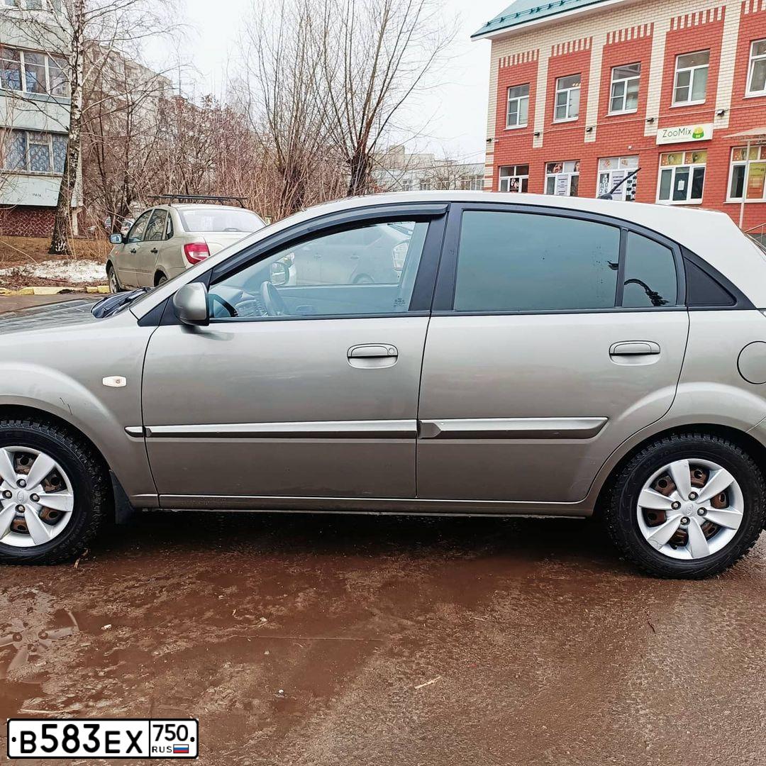 Фото автомобиля KIA RIO, 2010 — госномер Х519КА37. Цвет: синий
