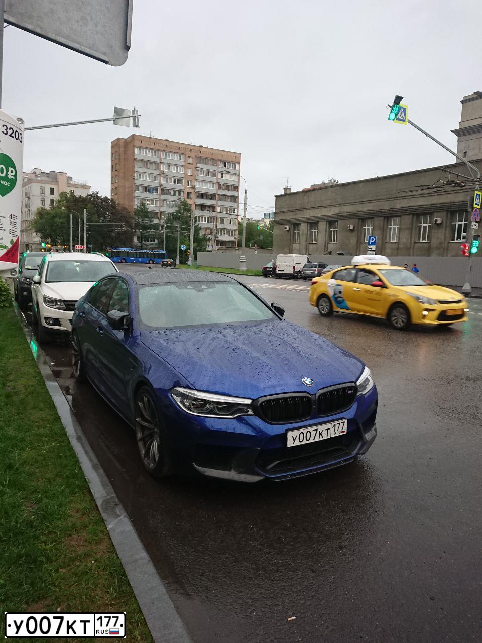 Фото автомобиля BMW M5, 2019 — госномер Р485ВР159. Цвет: синий