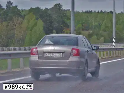 Фото автомобиля TOYOTA AVENSIS, 2007 — госномер В355ВА138. Цвет: БЕЖЕВЫЙ