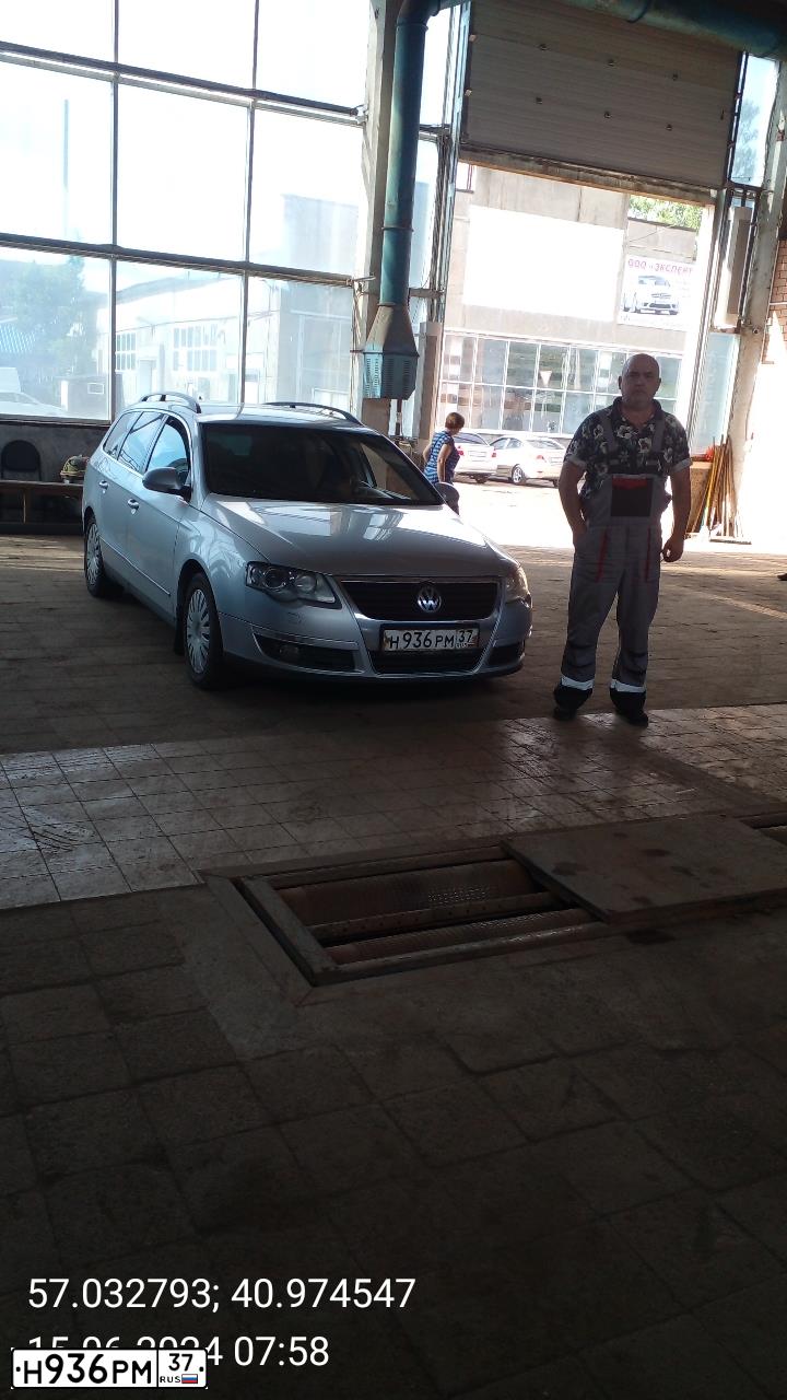 Фото автомобиля VOLKSWAGEN PASSAT, 2008 — госномер В892ТХ37. Цвет: Серебристый