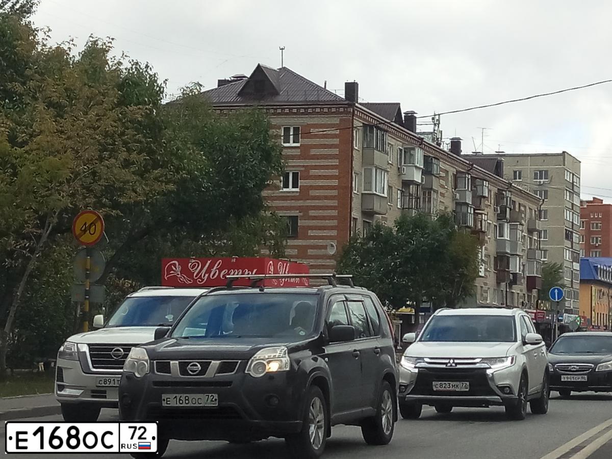 Фото автомобиля NISSAN X-TRAIL, 2012 — госномер Е168ОС72. Цвет: ЧЕРНЫЙ