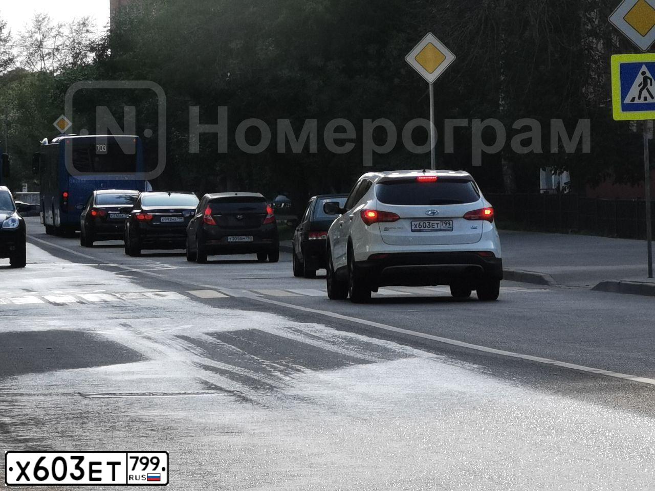 Фото автомобиля HYUNDAI SANTA FE, 2013 — госномер Х603ЕТ799. Цвет: Белый