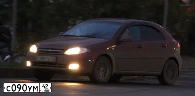 Фото автомобиля CHEVROLET LACETTI, 2006 — госномер О797ЕК142. Цвет: Красный