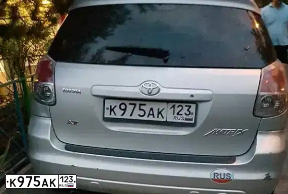 Фото автомобиля TOYOTA MATRIX, 2004 — госномер К975АК123. Цвет: СЕРЕБРИСТЫЙ