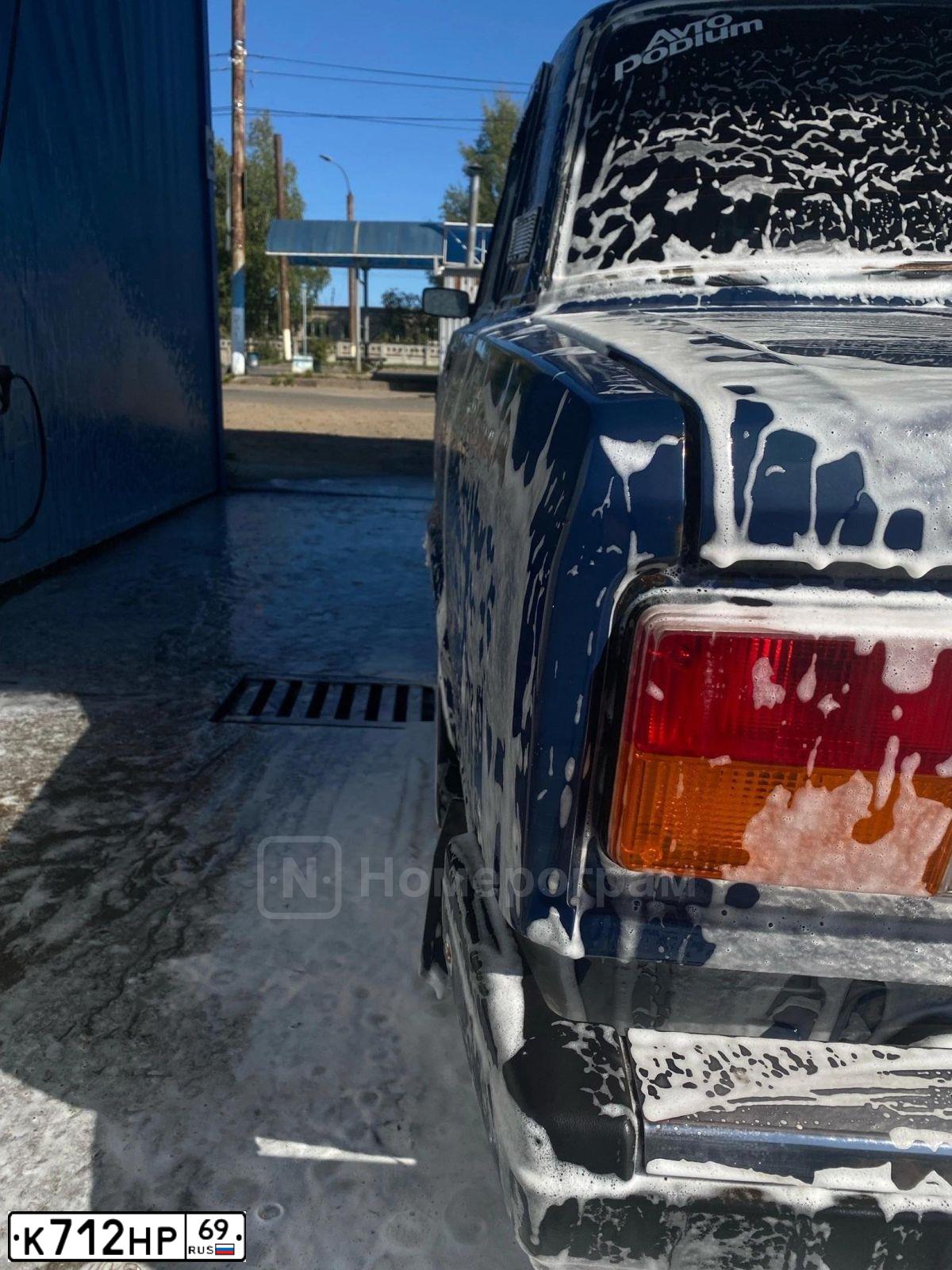 Фото автомобиля LADA 2105 LADA, 2010 — госномер К712НР69. Цвет: ТЕМНО-СИНИЙ