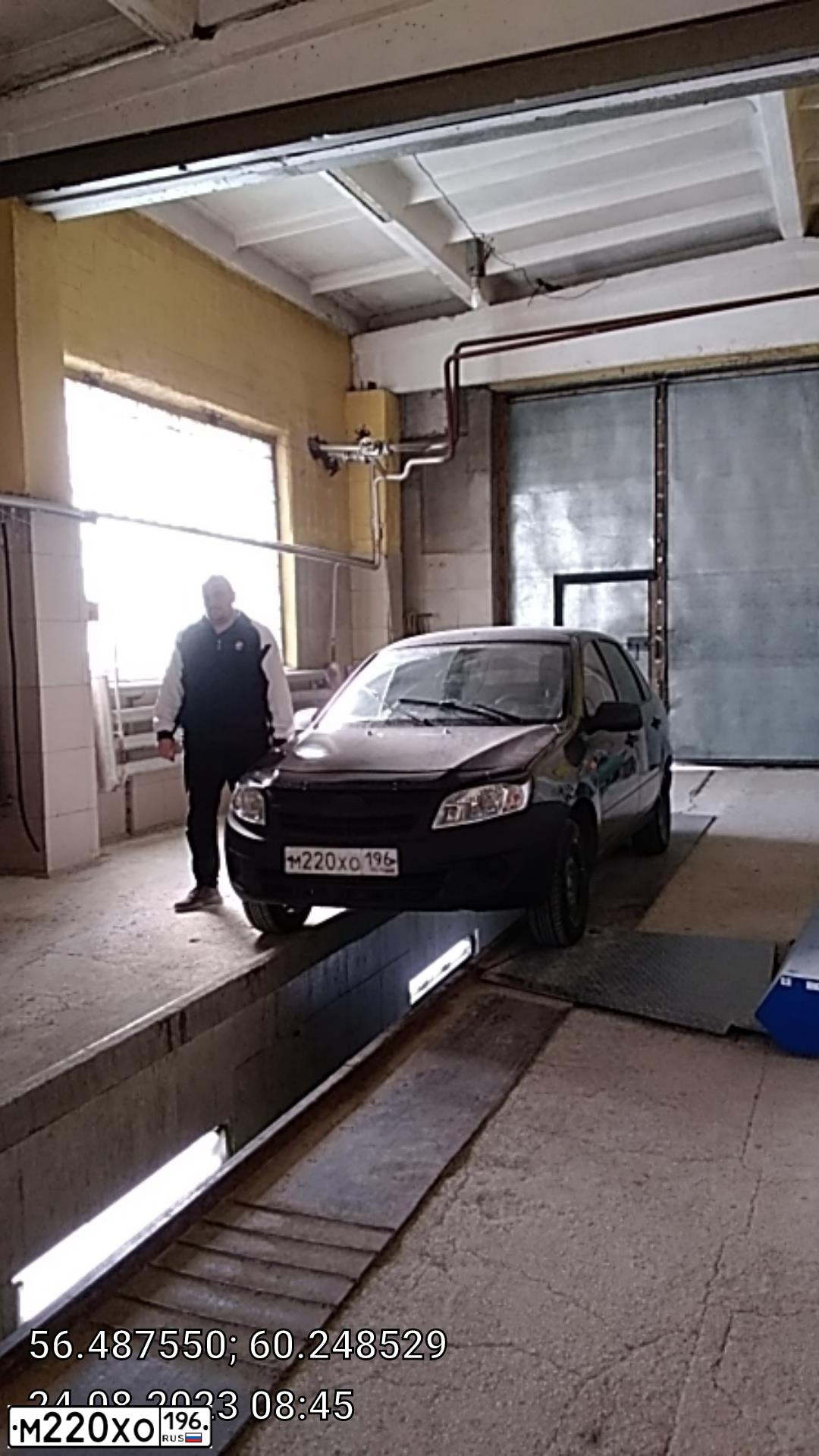 Фото автомобиля LADA GRANTA, 2013 — госномер В254РМ155. Цвет: Черно Серый