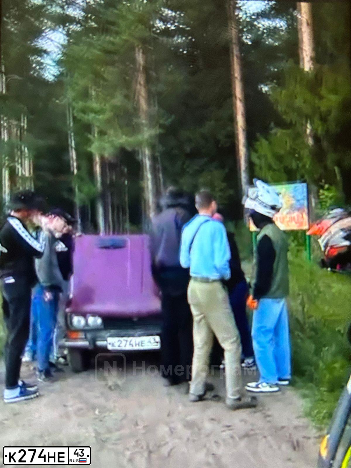 Фото автомобиля LADA 2106, 2002 — госномер К274НЕ43. Цвет: КРАСНЫЙ ГРАНАТ