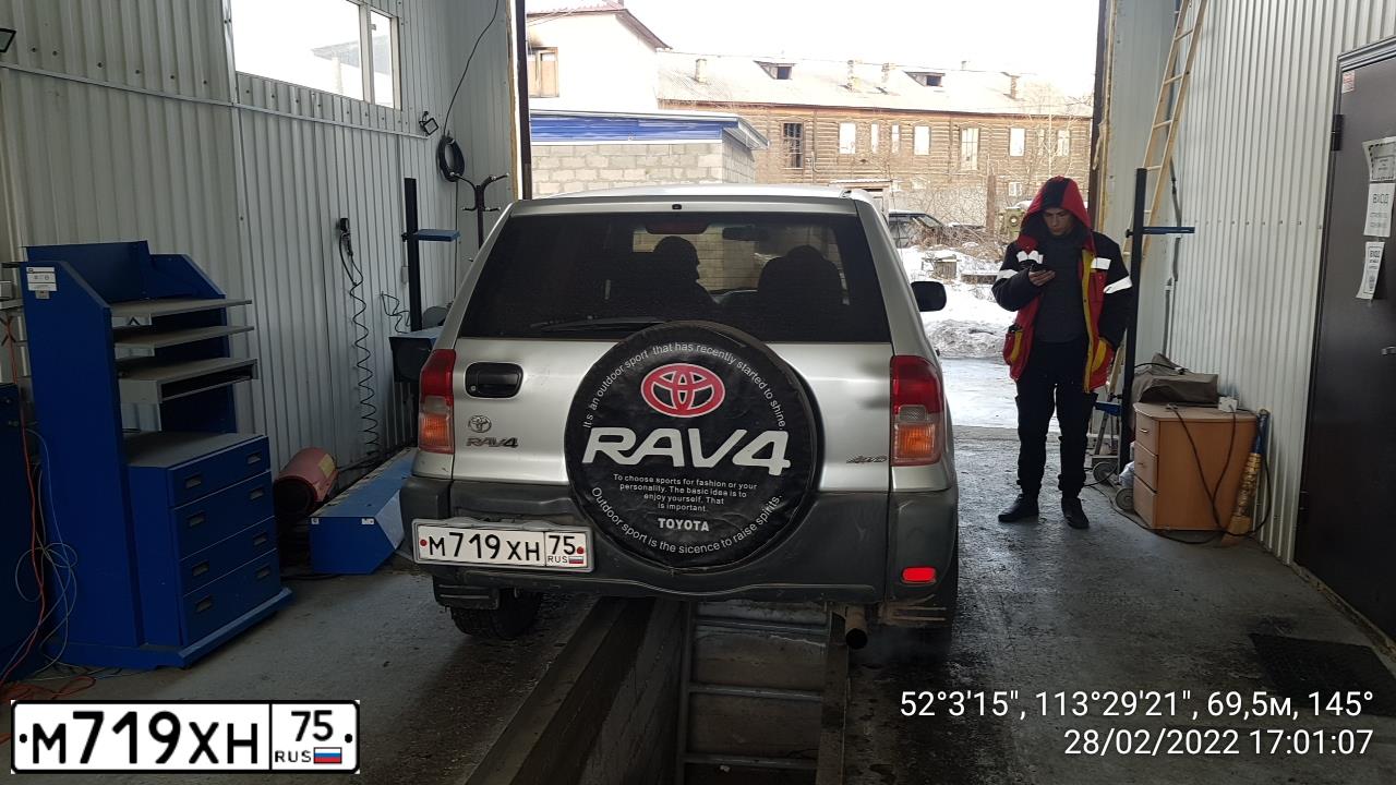 Фото автомобиля TOYOTA RAV4, 2001 — госномер О883ОО90. Цвет: СВЕТЛО-СЕРЫЙ