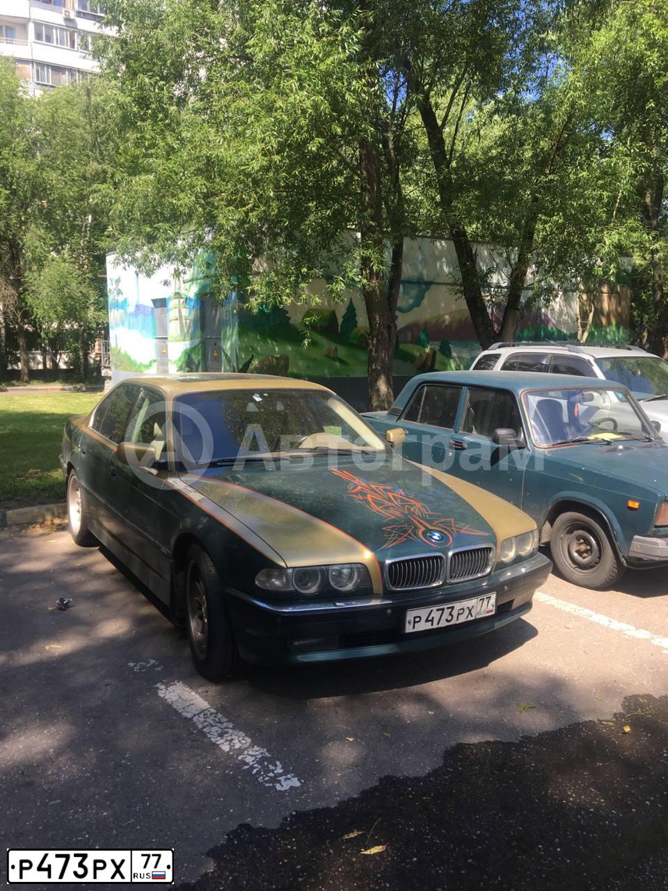 Фото автомобиля BMW SERIE 7, 1999 — госномер Р473РХ77. Цвет: ЗЕЛЕНЫЙ ЗОЛОТИСТЫЙ