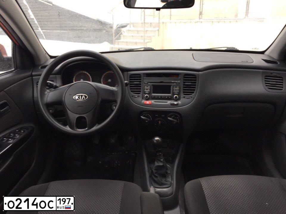 Фото автомобиля KIA RIO, 2010 — госномер О214ОС197. Цвет: ОРАНЖЕВЫЙ