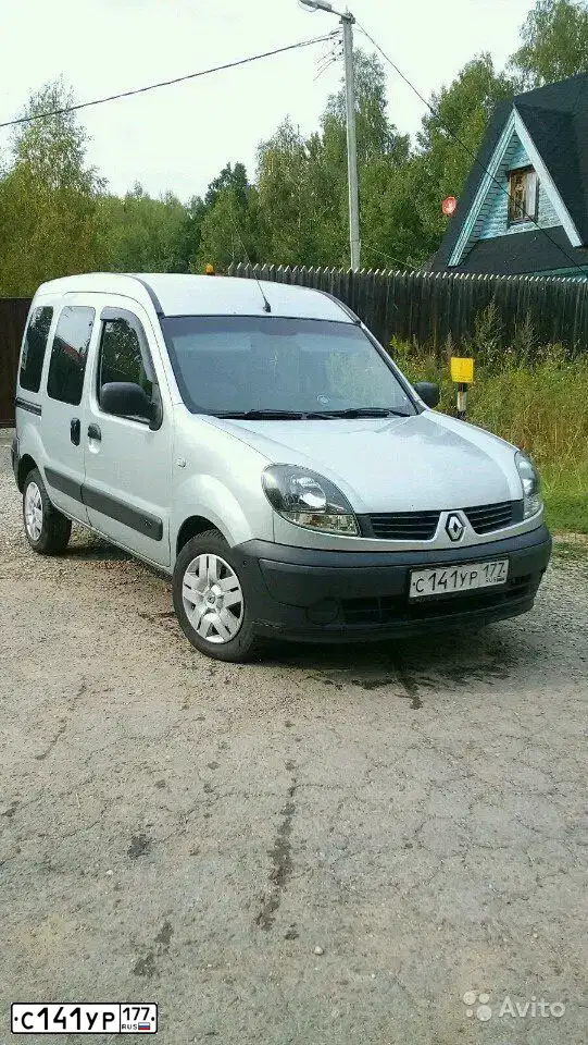 Фото автомобиля RENAULT KANGOO, 2007 — госномер Р792ЕК32. Цвет: СВЕТЛО-СЕРЫЙ