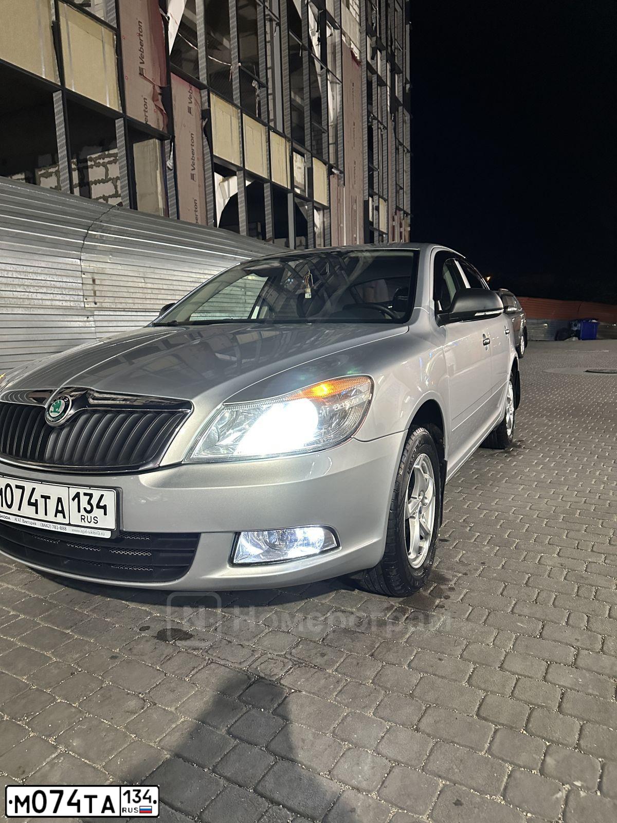 Фото автомобиля SKODA OCTAVIA, 2011 — госномер М074ТА134. Цвет: СЕРЕБРИСТЫЙ