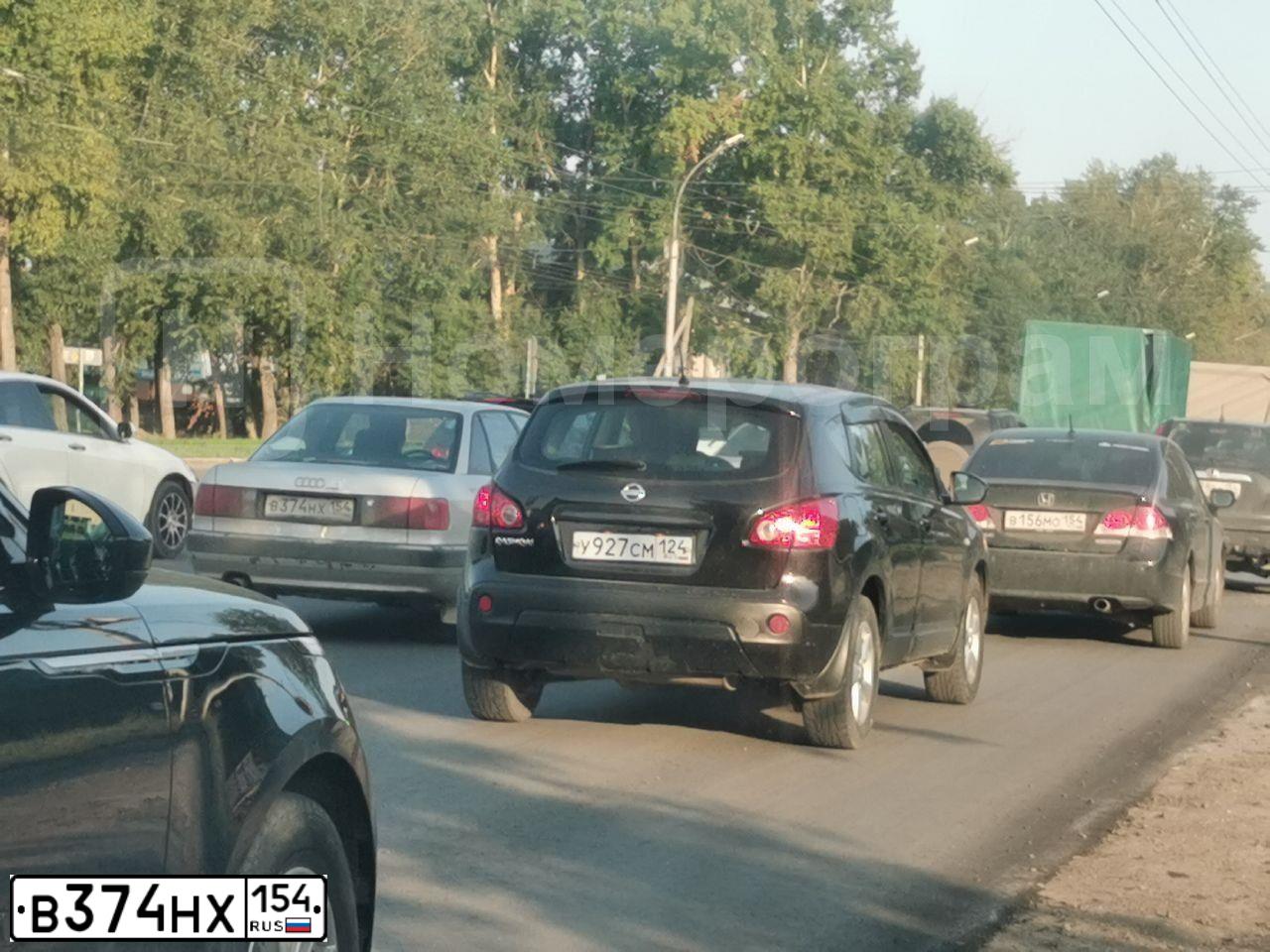 Фото автомобиля AUDI 80, 1993 — госномер В374НХ154. Цвет: СЕРЕБРИСТЫЙ