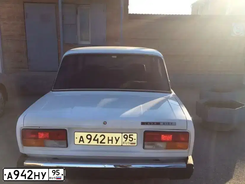 Фото автомобиля LADA 2107, 2010 — госномер А942НУ95. Цвет: Белый