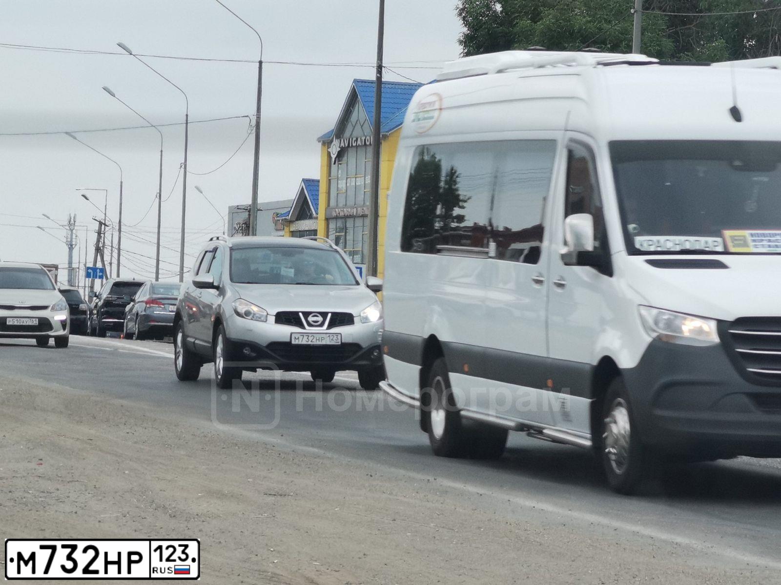 Фото автомобиля NISSAN QASHQAI, 2013 — госномер М732НР123. Цвет: СЕРЕБРИСТЫЙ