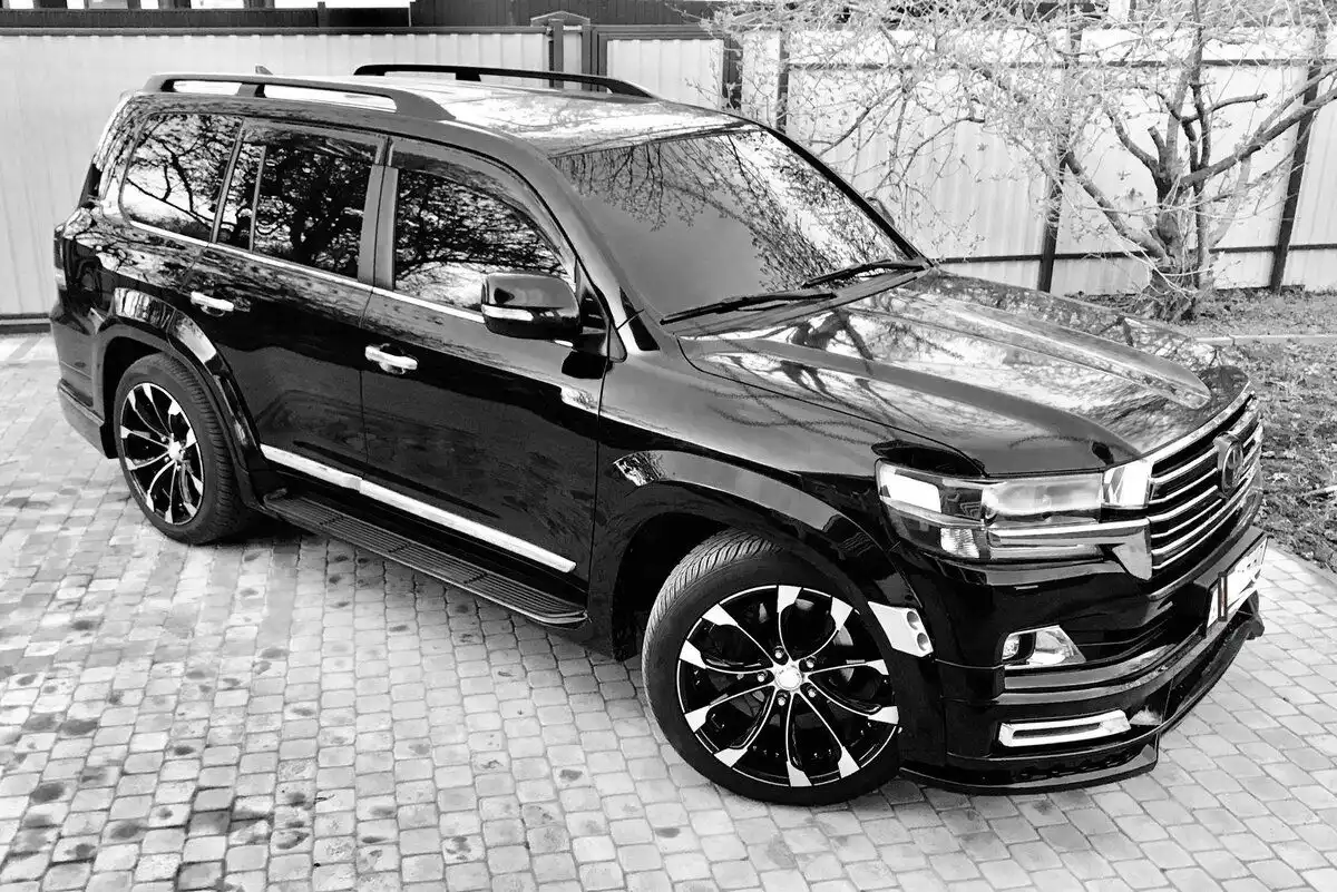Фото автомобиля TOYOTA  LAND CRUISER 200, 2016 — госномер Т522ХС198. Цвет: ЧЕРНЫЙ