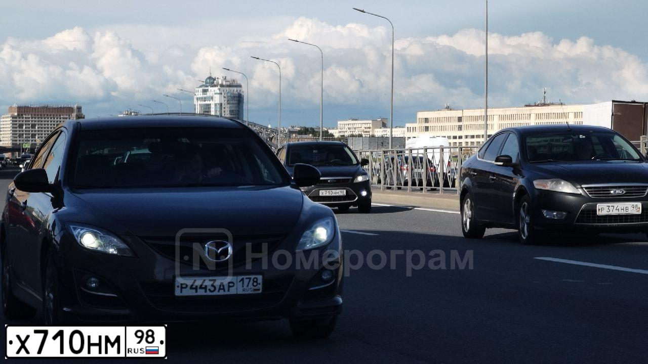 Фото автомобиля FORD FOCUS, 2009 — госномер Х710НМ98. Цвет: ЧЕРНЫЙ