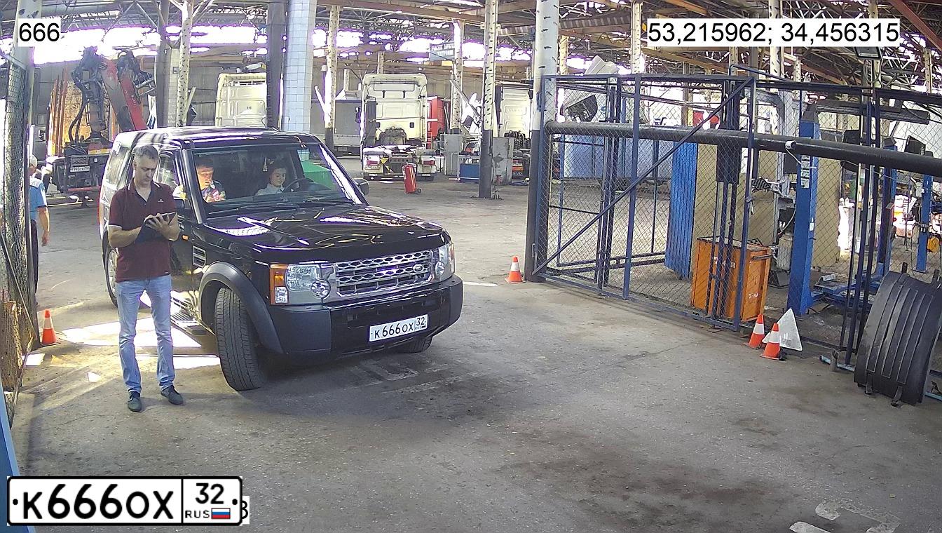Фото автомобиля LANDROVER DISCOVERY, 2007 — госномер К666ОХ32. Цвет: ЧЕРНЫЙ