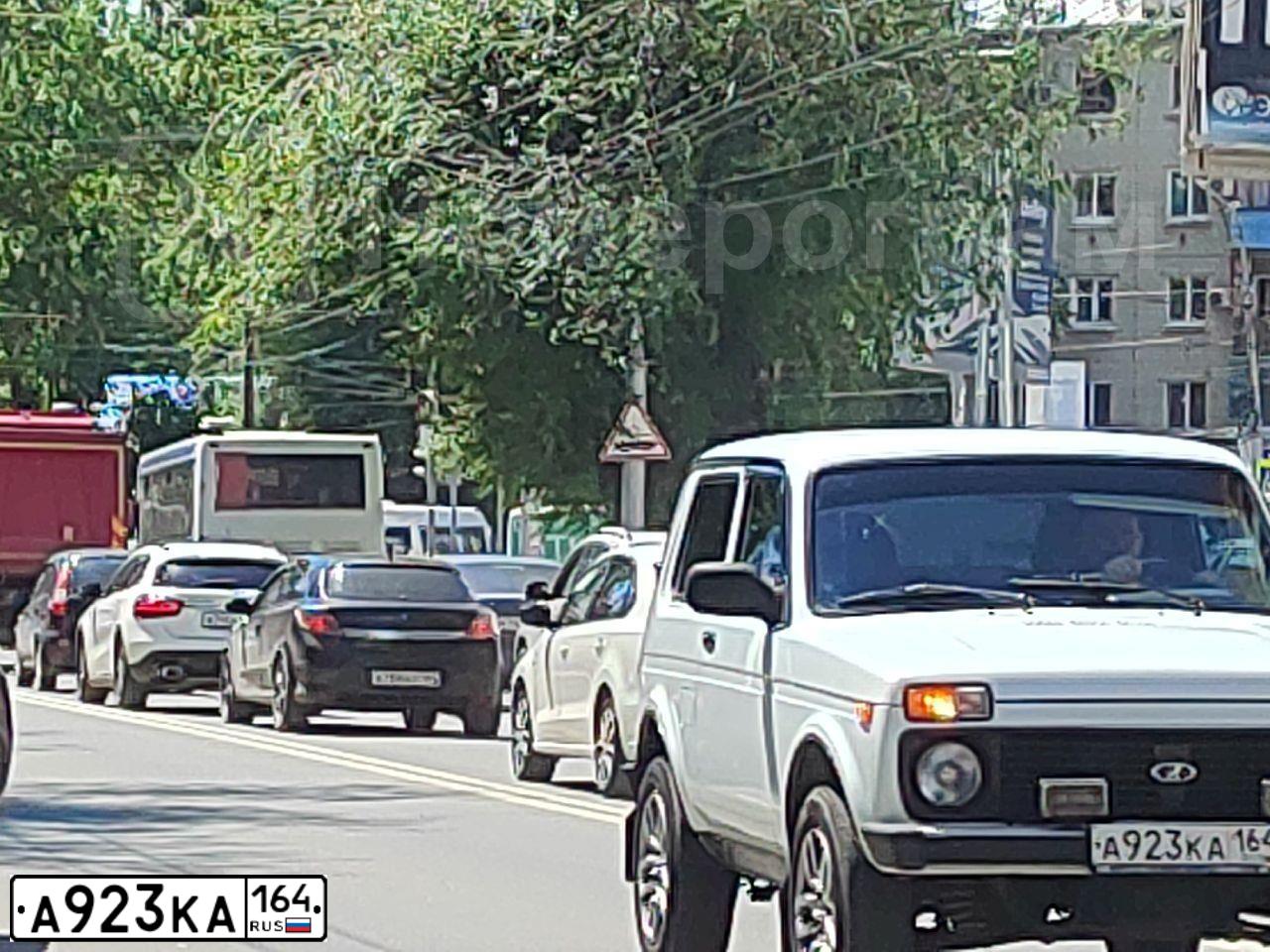 Фото автомобиля LADA 2121 NIVA, 2015 — госномер А923КА164. Цвет: ЯРКО БЕЛЫЙ
