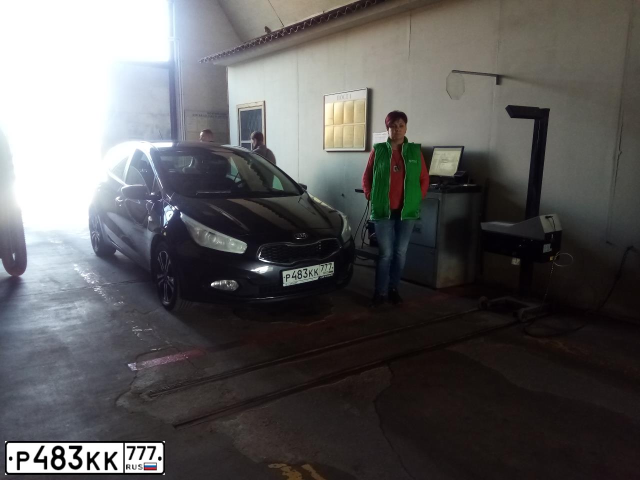 Фото автомобиля KIA CEED JD, 2014 — госномер Е834ВТ147. Цвет: СЕРЫЙ