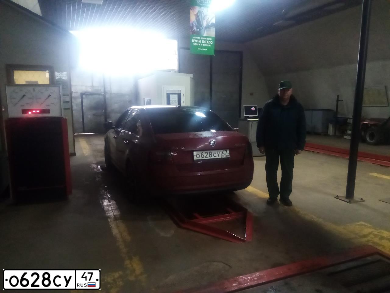 Фото автомобиля SKODA OCTAVIA, 2017 — госномер Е767АО147. Цвет: ВИШНЕВЫЙ