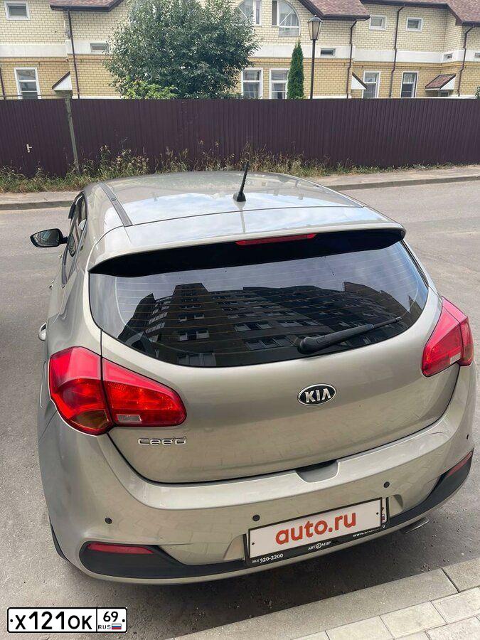 Фото автомобиля VOLKSWAGEN GOLF, 2000 — госномер М350НА21. Цвет: СЕРЕБРИСТЫЙ