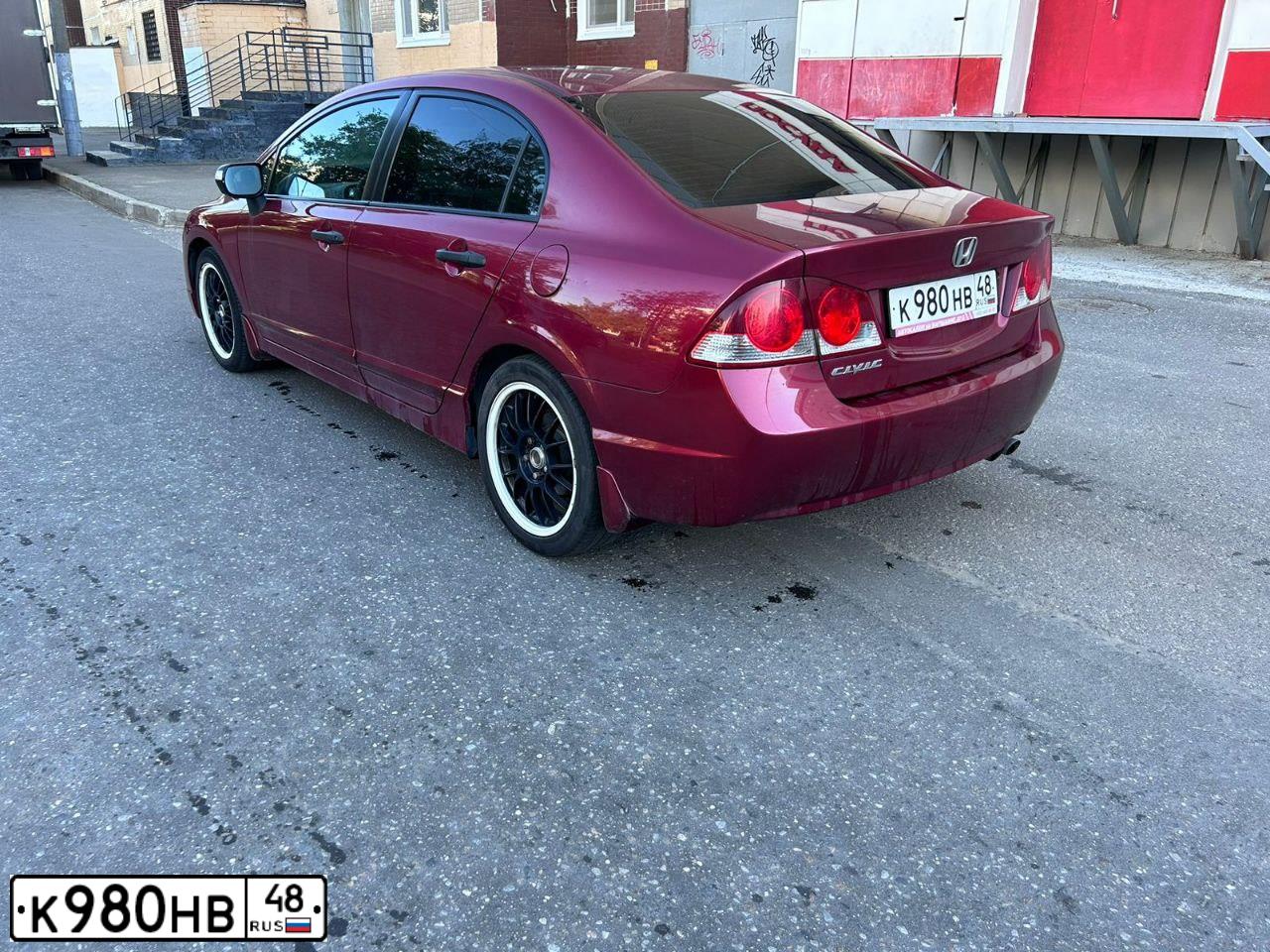 Фото автомобиля HONDA CIVIC, 2008 — госномер Н590КО21. Цвет: ТЕМНО-КРАСНЫЙ