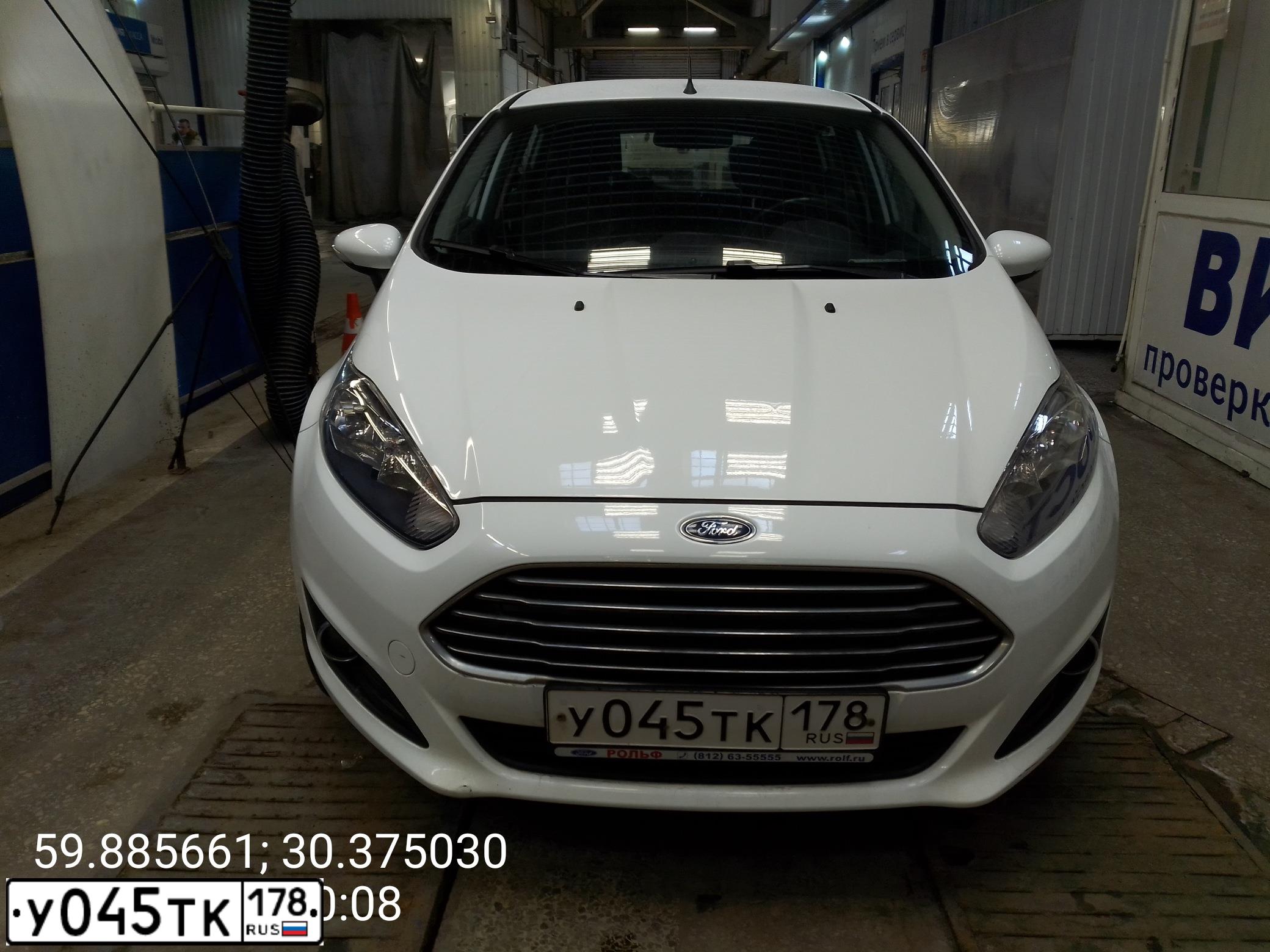 Фото автомобиля FORD FIESTA / ASPIRE, 2016 — госномер У045ТК178. Цвет: БЕЛЫЙ