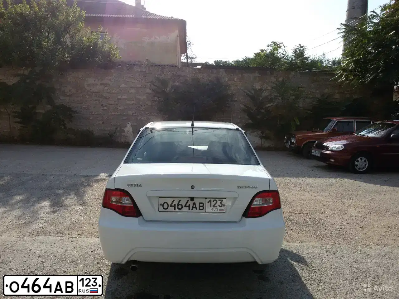 Фото автомобиля DAEWOO NEXIA, 2011 — госномер О464АВ123. Цвет: БЕЛЫЙ