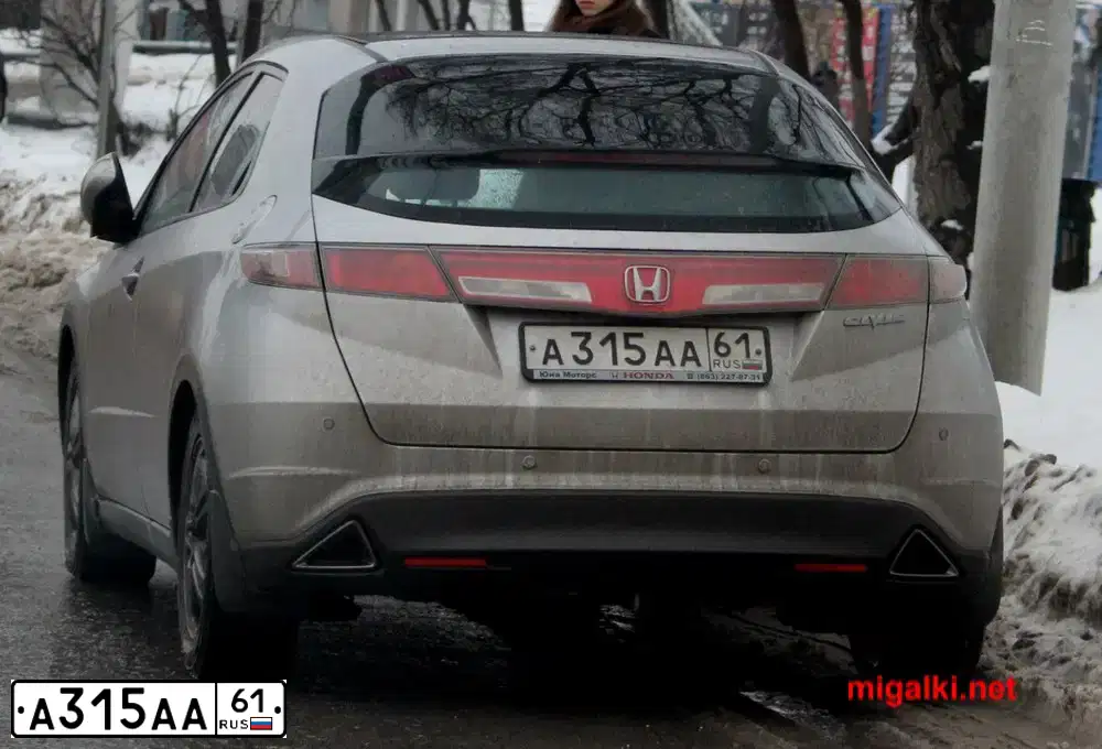 Фото автомобиля HONDA CR-V, 2013 — госномер Е616СС161. Цвет: ЧЕРНЫЙ