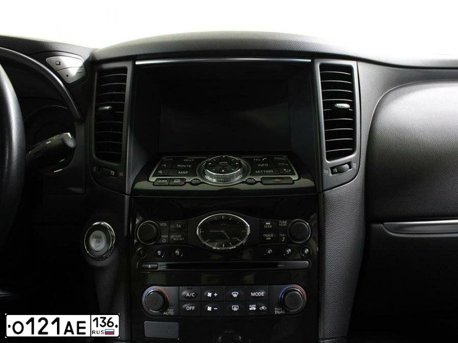 Фото автомобиля INFINITI QX70 /FX/, 2012 — госномер С078УХ58. Цвет: Белый