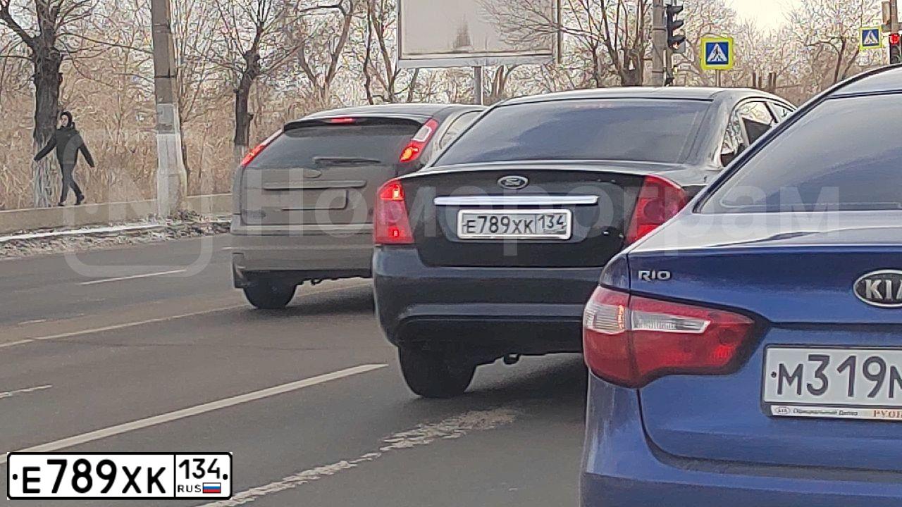Фото автомобиля FORD FOCUS, 2008 — госномер Е789ХК134. Цвет: ЧЕРНЫЙ