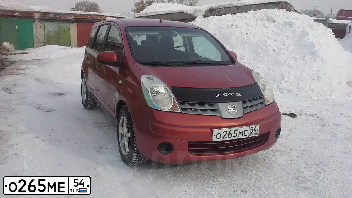 Фото автомобиля NISSAN NOTE, 2006 — госномер А410РХ122. Цвет: КРАСНО-КОРИЧНЕВЫЙ