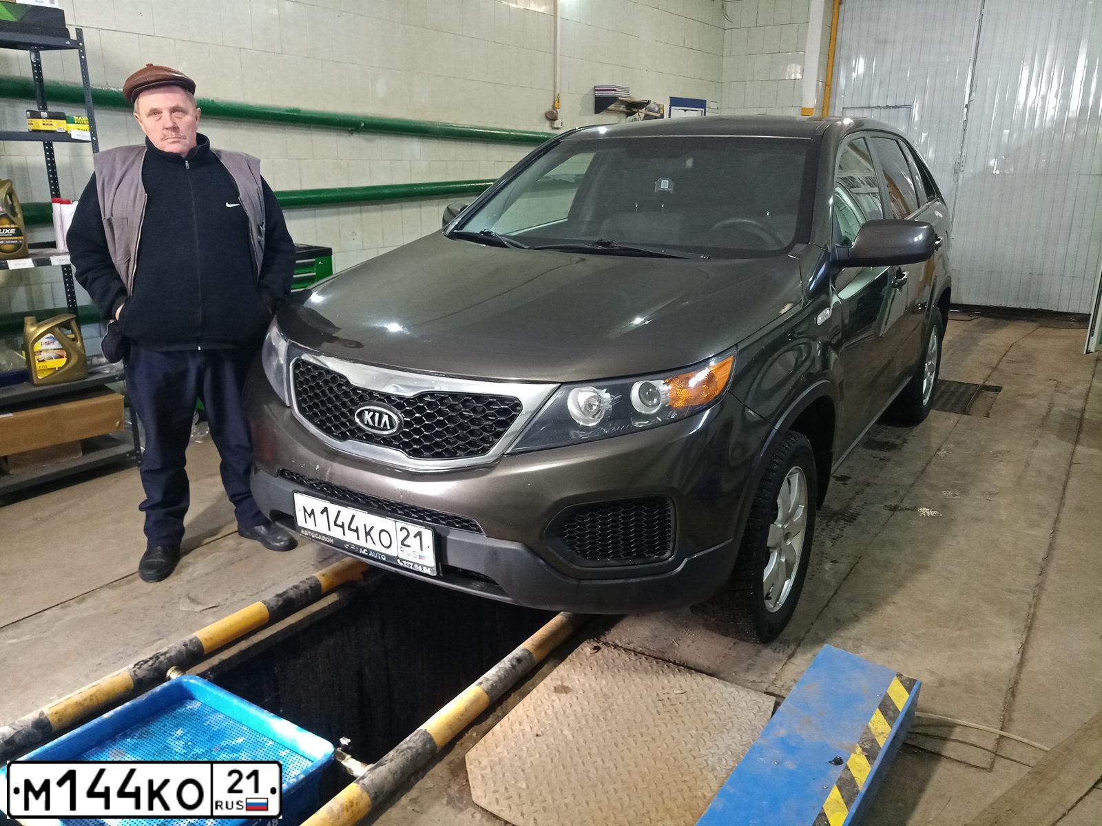 Фото автомобиля KIA SORENTO, 2012 — госномер О243УО193. Цвет: Коричневый