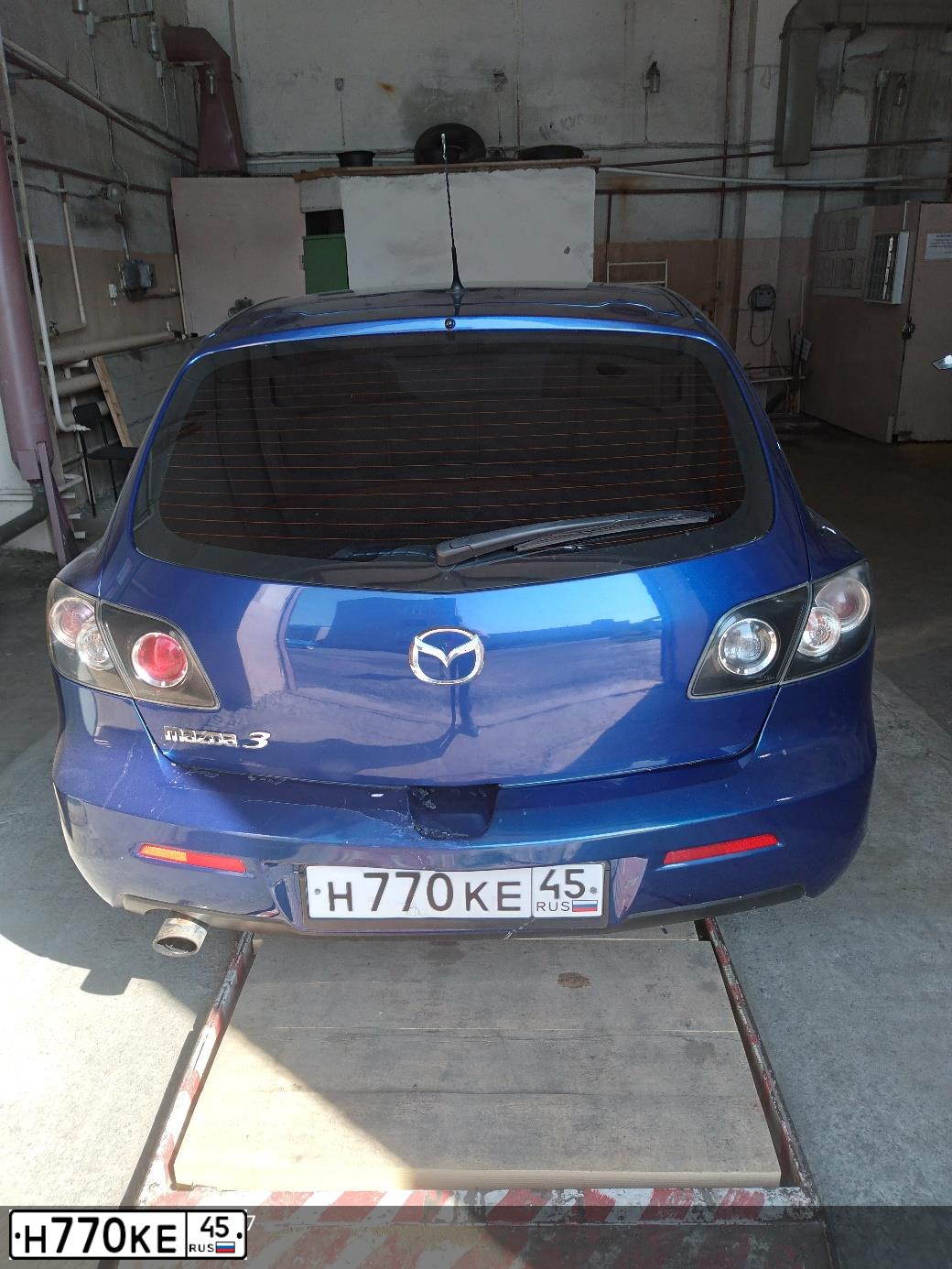 Фото автомобиля MAZDA 3, 2007 — госномер Н770КЕ45. Цвет: СИНИЙ