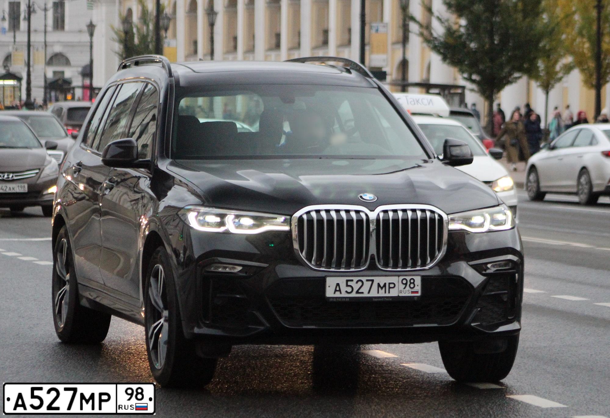 Фото автомобиля BMW X7, 2020 — госномер А527МР98. Цвет: ЧЕРНЫЙ