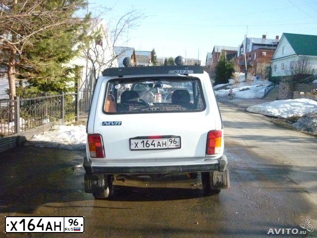 Фото автомобиля LADA 2121 NIVA, 1992 — госномер Р452НЕ196. Цвет: Белый