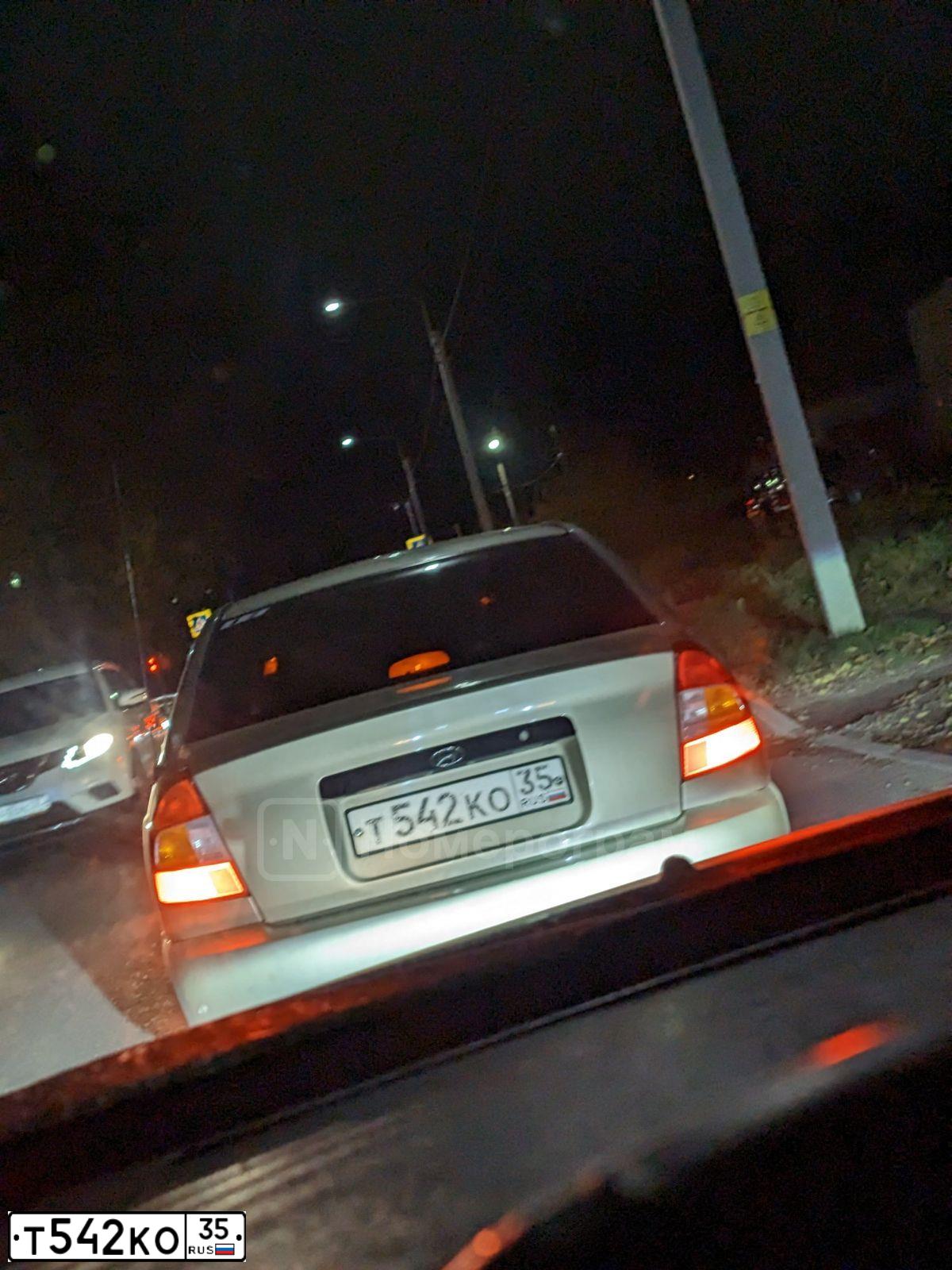 Фото автомобиля TAGAZ ACCENT, 2007 — госномер Т542КО35. Цвет: БЕЖЕВЫЙ