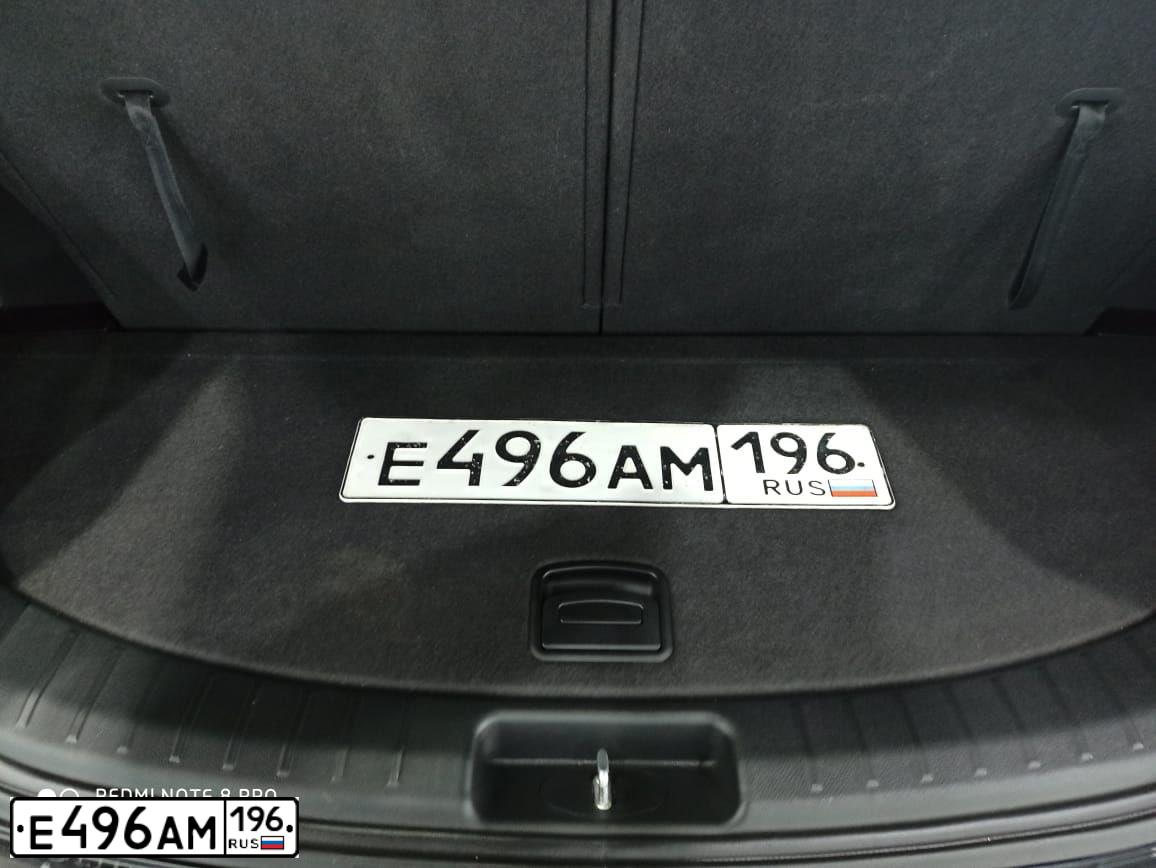 Фото автомобиля HYUNDAI SANTA FE, 2015 — госномер Е496АМ196. Цвет: ЧЕРНЫЙ