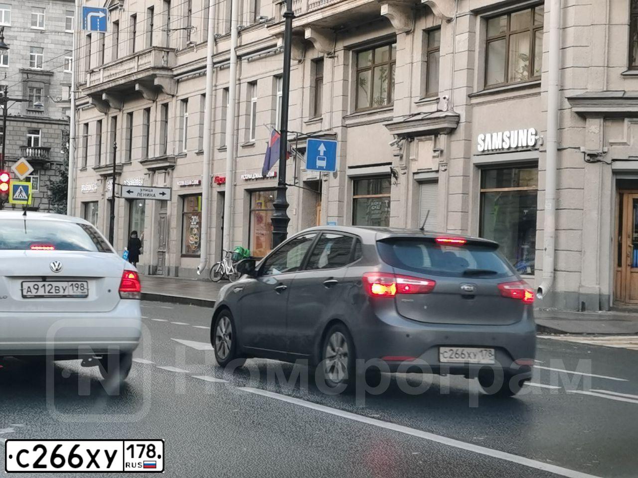 Фото автомобиля KIA RIO, 2014 — госномер С266ХУ178. Цвет: ТЕМНО-СЕРЫЙ