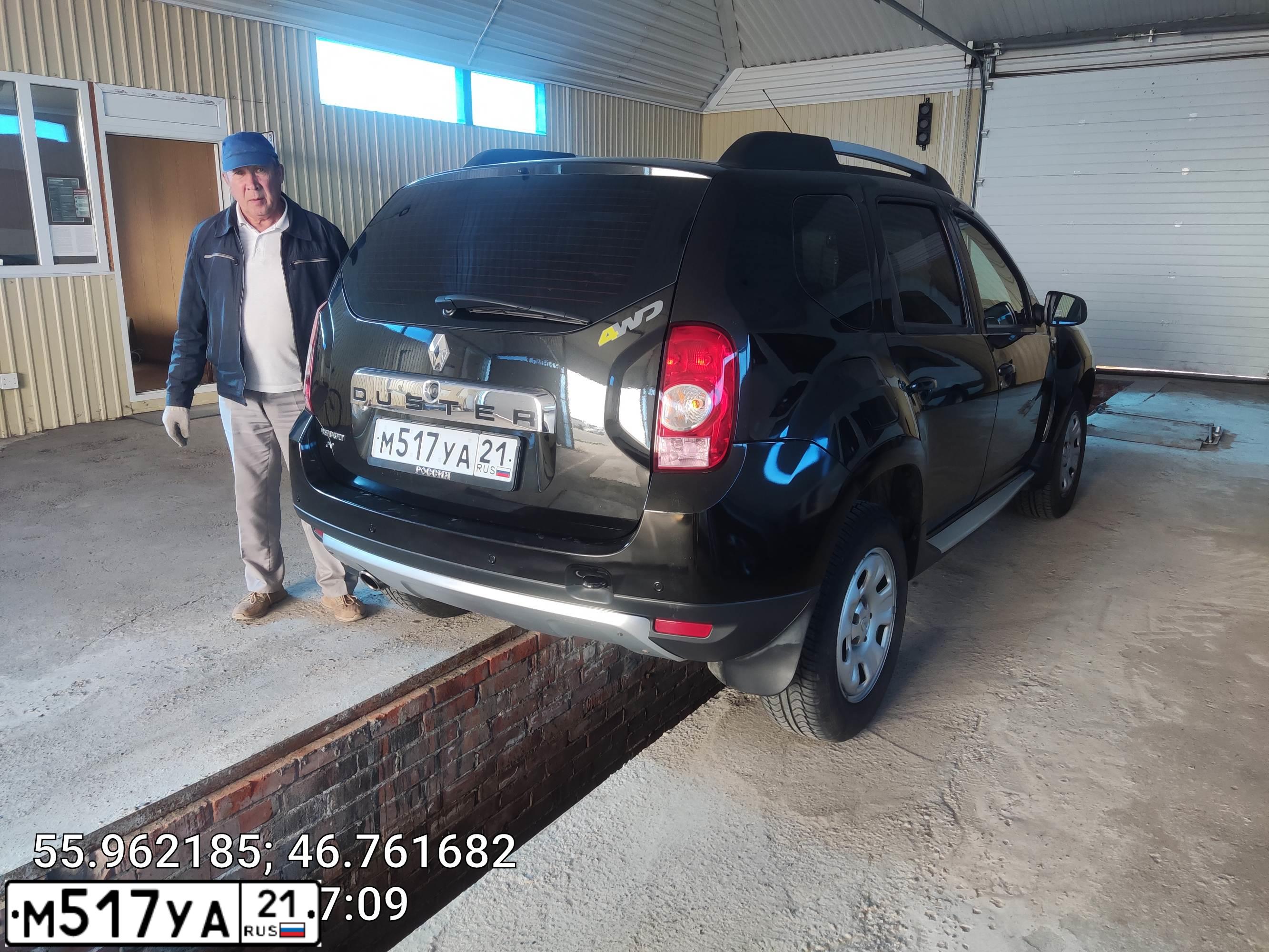 Фото автомобиля RENAULT DUSTER, 2013 — госномер М517УА21. Цвет: ЧЕРНЫЙ