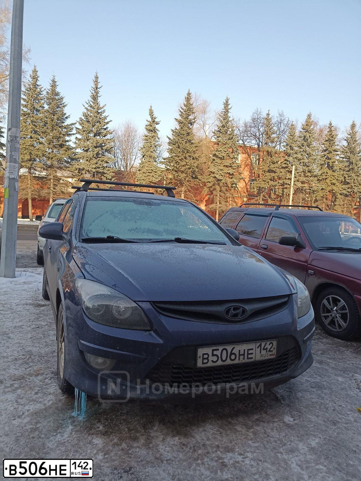 Фото автомобиля HYUNDAI I30, 2010 — госномер Р444ОО42. Цвет: синий